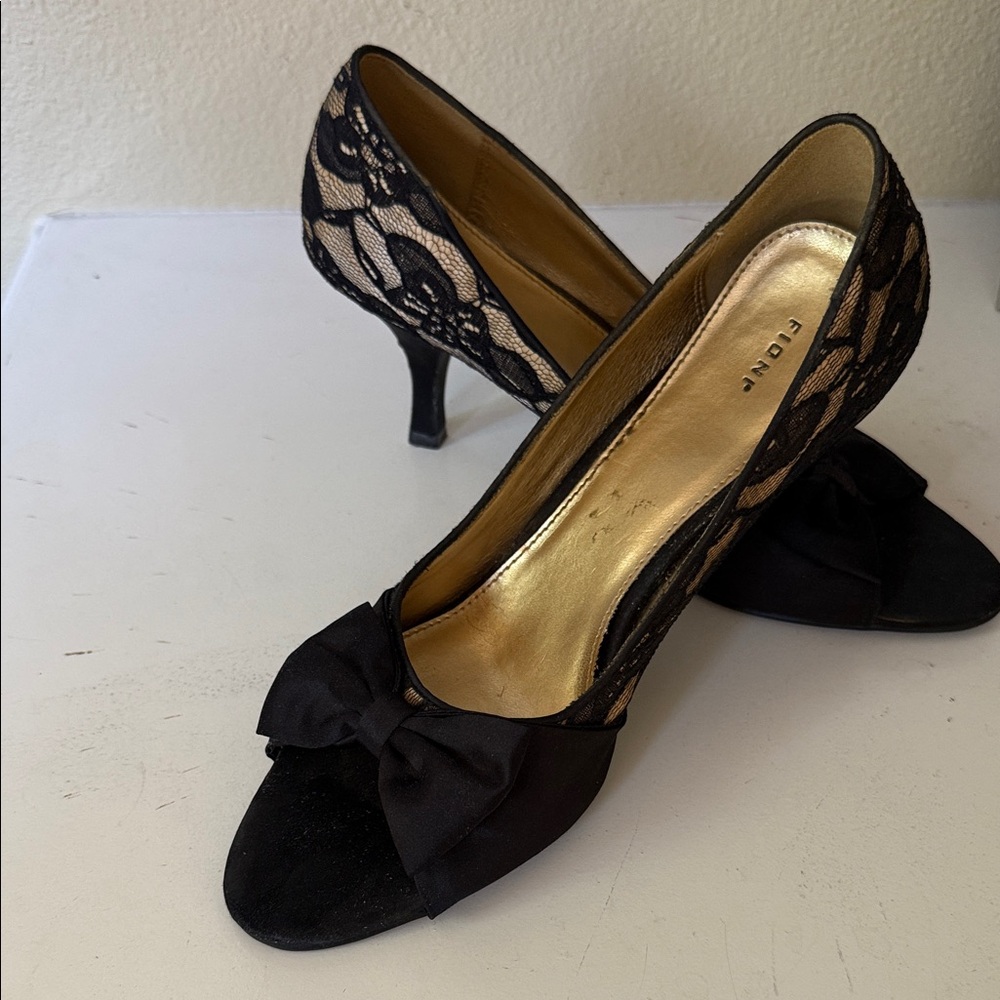 Elegant evening  Black Lace kitten Heels with Bow peep toe pumps